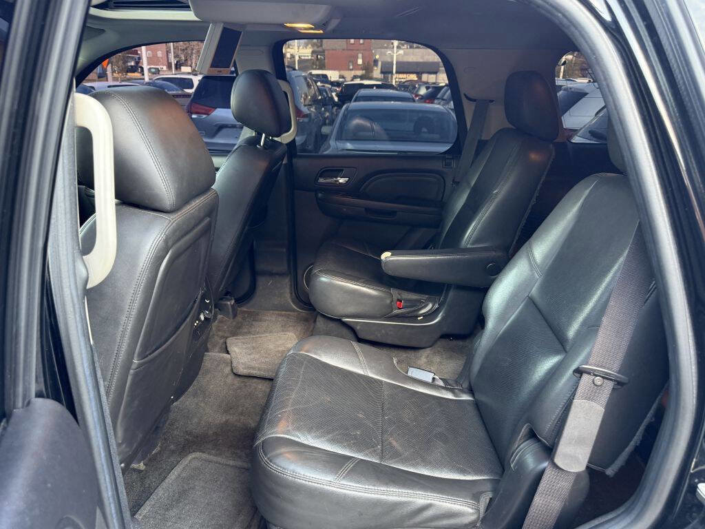 Used 2011 GMC Yukon Denali image 27