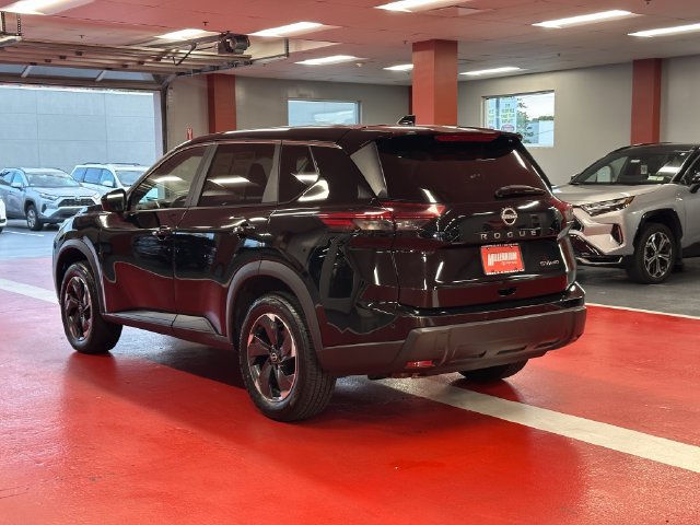 Used 2024 Nissan Rogue SV AWD/4WD image 5