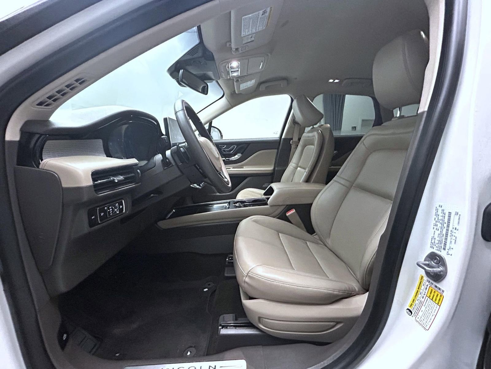 Used 2023 Lincoln Corsair AWD image 10