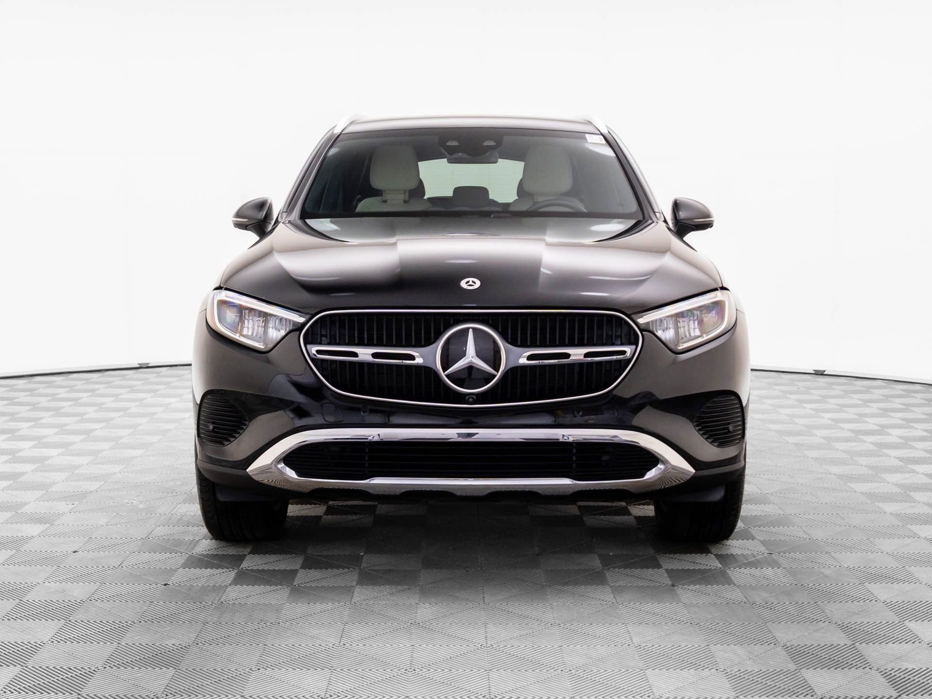 Used 2025 Mercedes-Benz GLC 350e 4MATIC image 9