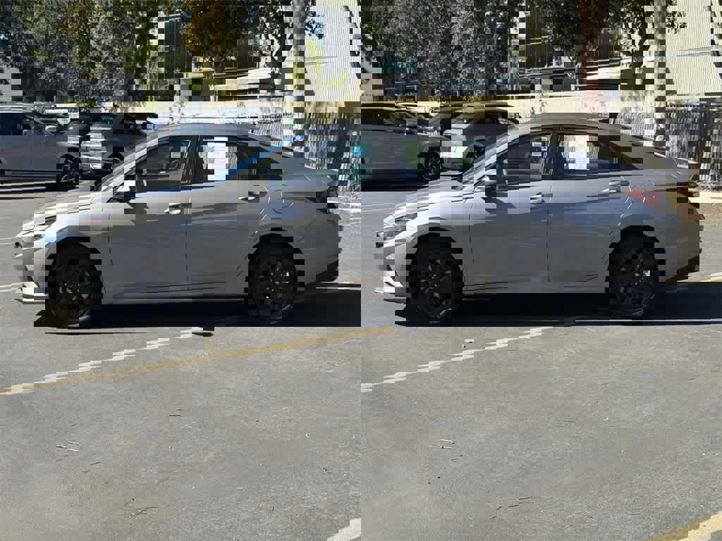 Used 2023 Hyundai Elantra SEL w/ Cargo Package image 3