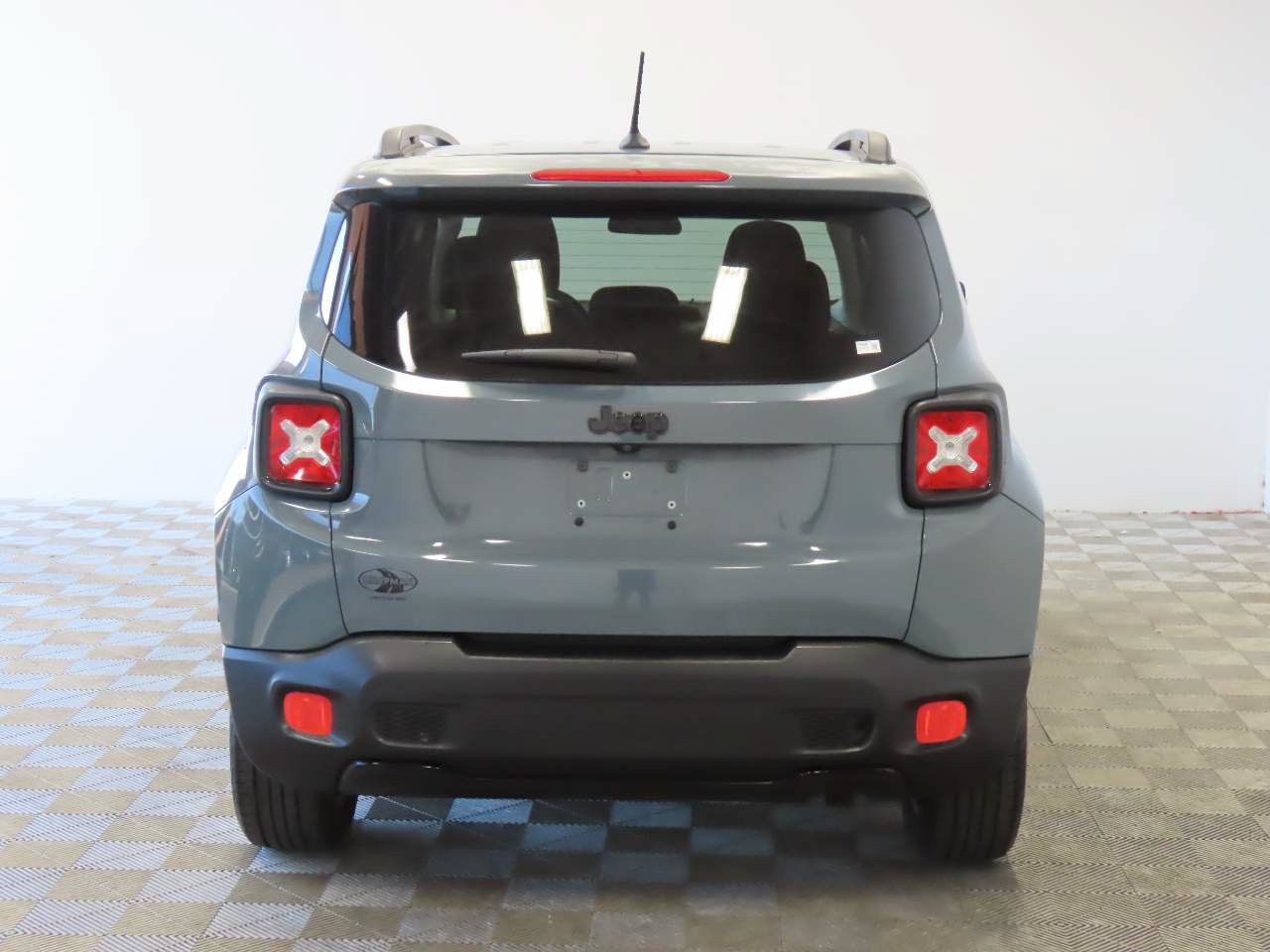 Used 2017 Jeep Renegade Altitude w/ Safety & Security Group FWD image 4
