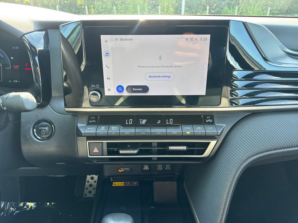 Used 2025 Toyota Camry SE FWD image 18