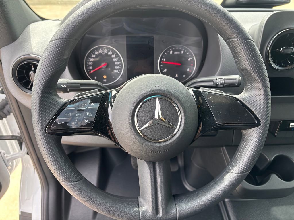 Used 2025 Mercedes-Benz Sprinter 2500 image 9