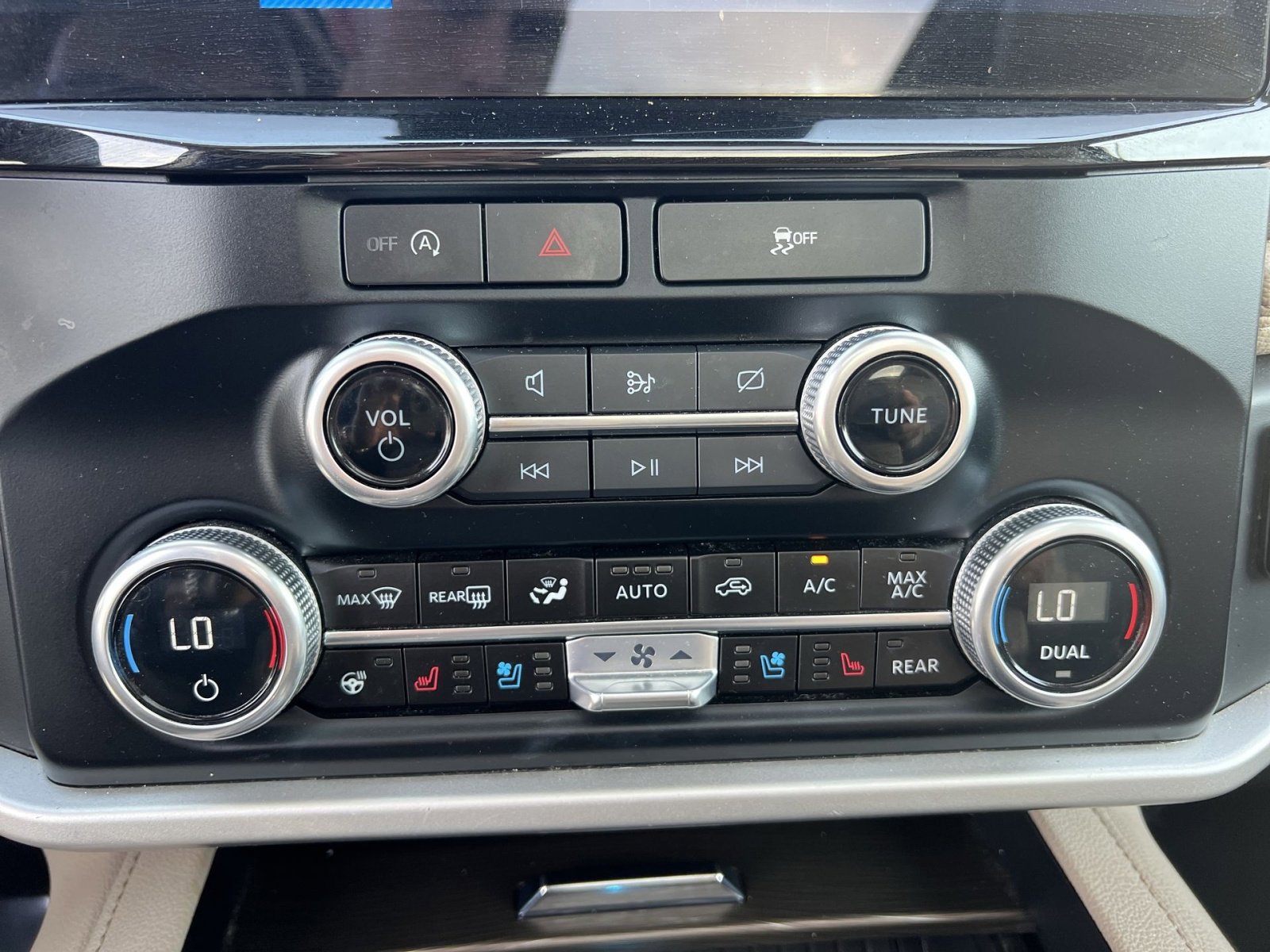 Used 2024 Ford Expedition Max Limited image 21