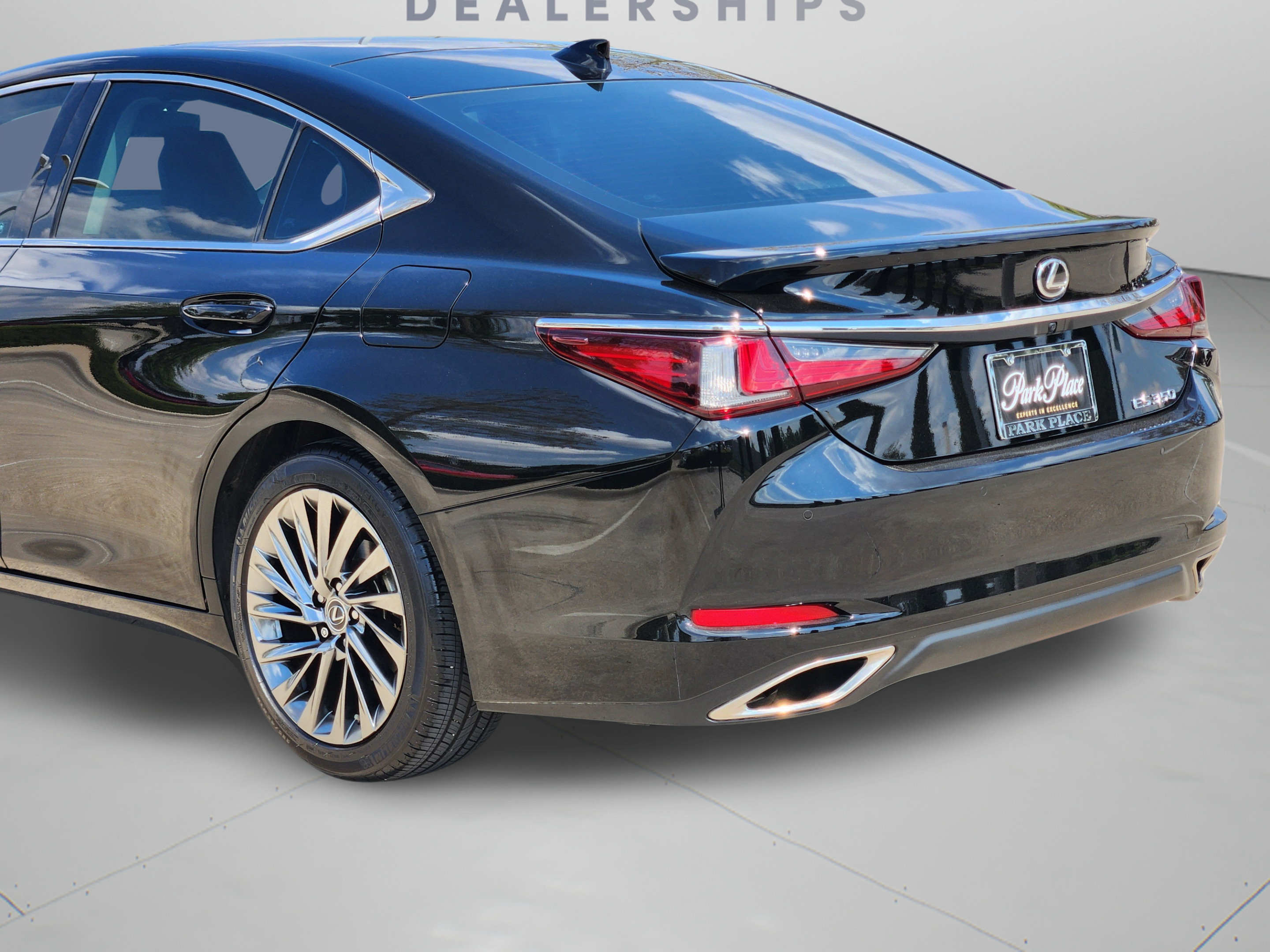 Used 2024 Lexus ES 350 Ultra Luxury w/ Accessory Package (Z2) FWD image 31