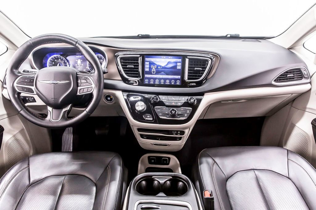 Used 2019 Chrysler Pacifica Touring-L Plus image 19