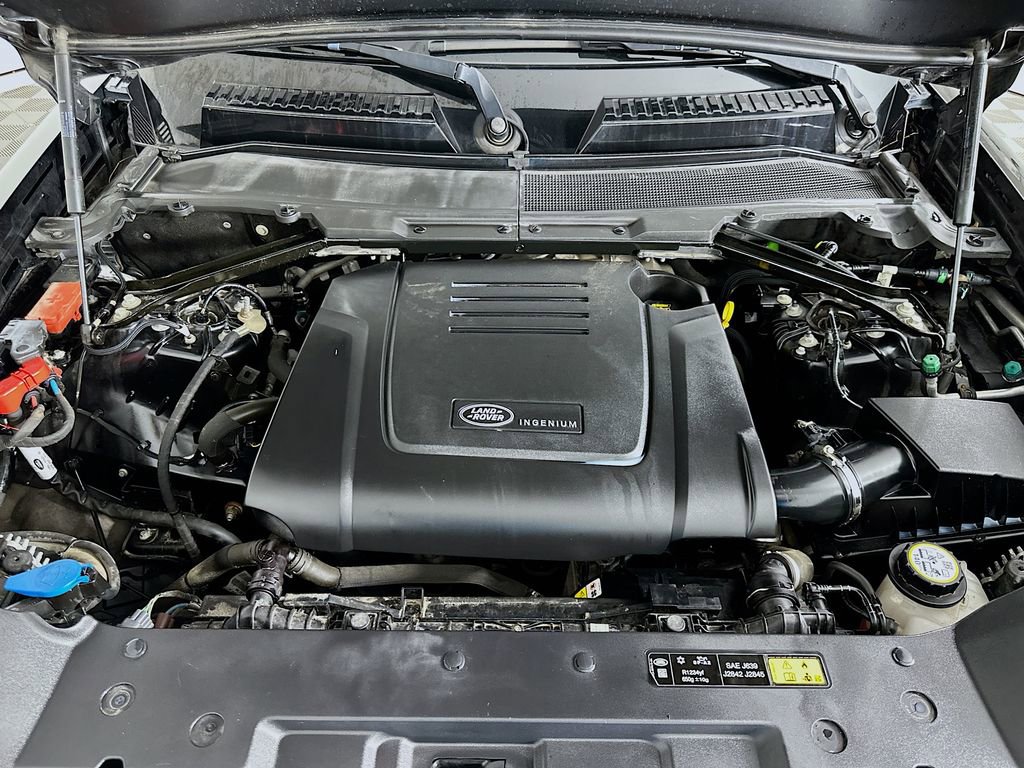 Used 2020 Land Rover Defender 110 S image 31