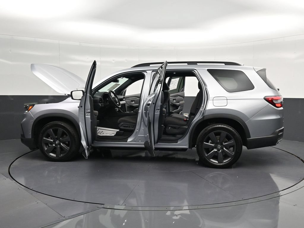 Used 2025 Honda Pilot Sport image 38