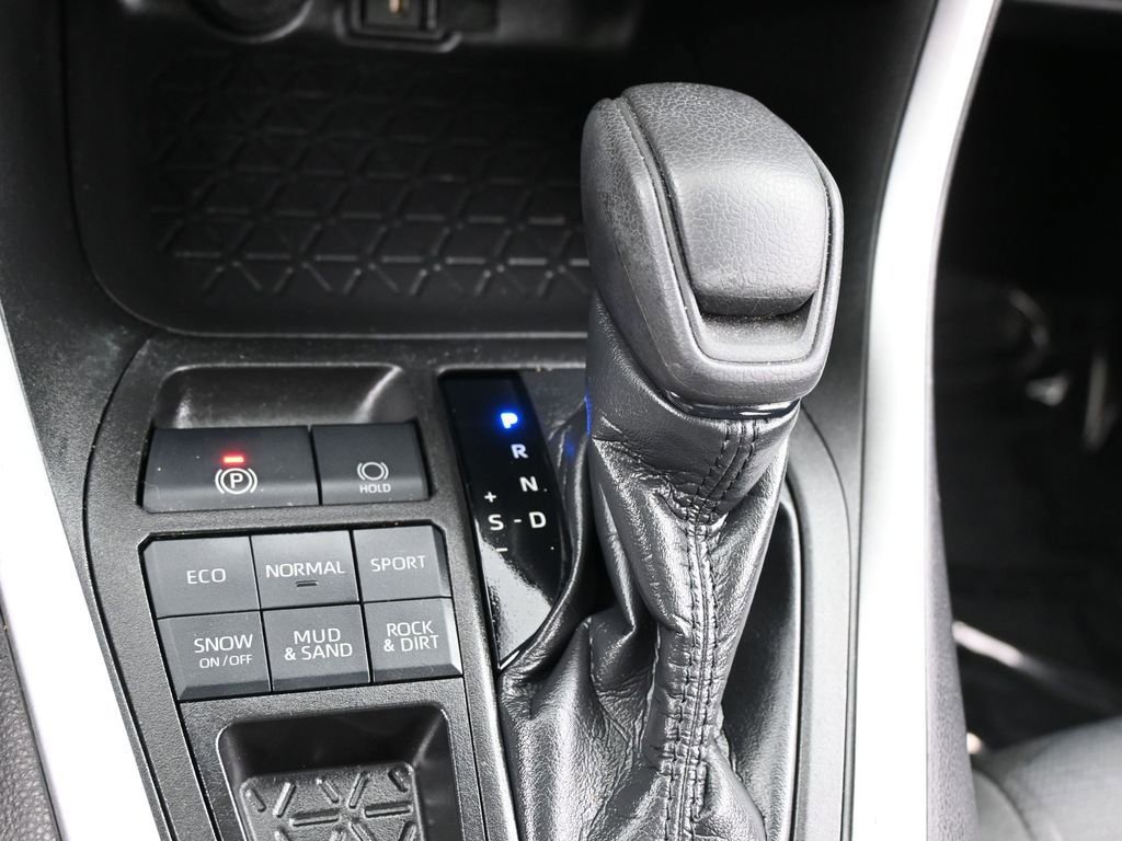 Used 2020 Toyota RAV4 XLE w/ Convenience Package image 20