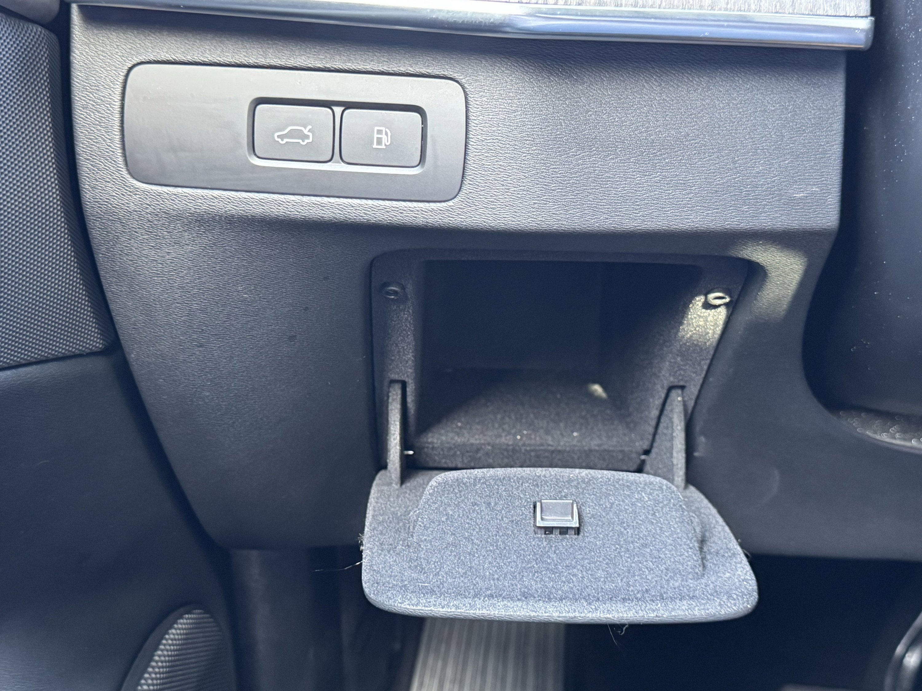 Used 2024 Volvo XC90 T8 Ultimate w/ Lounge Package image 72