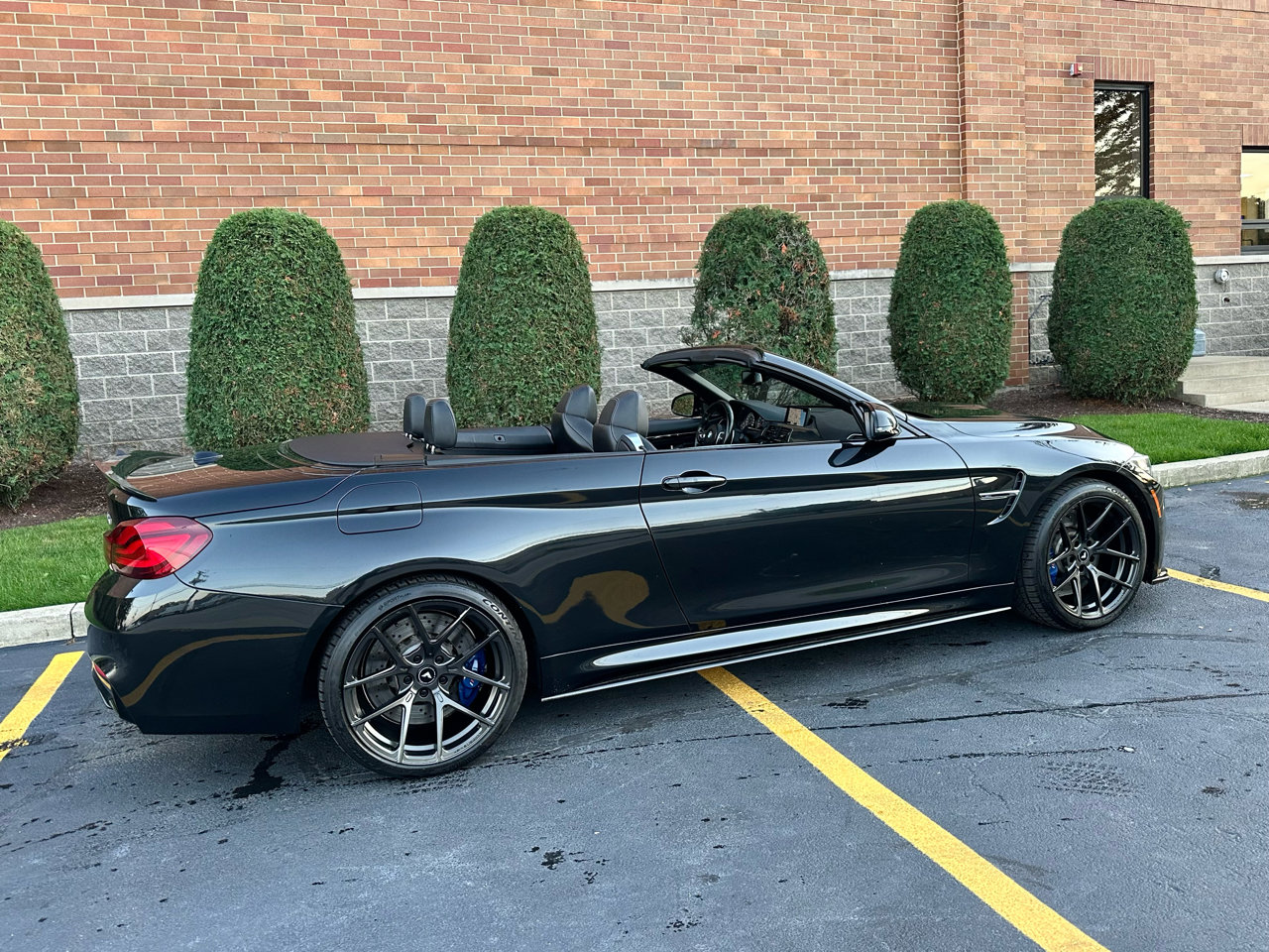 Used 2020 BMW M4 Convertible image 23