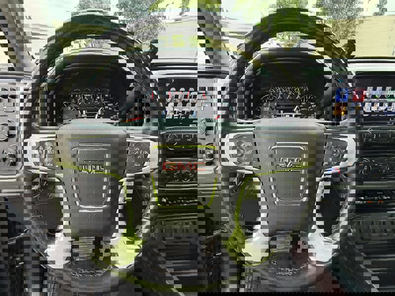 Used 2017 GMC Sierra 2500 SLT w/ Driver Alert Package image 31