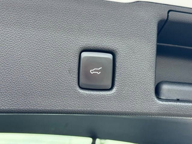Used 2025 Ford Escape Platinum AWD/4WD image 41