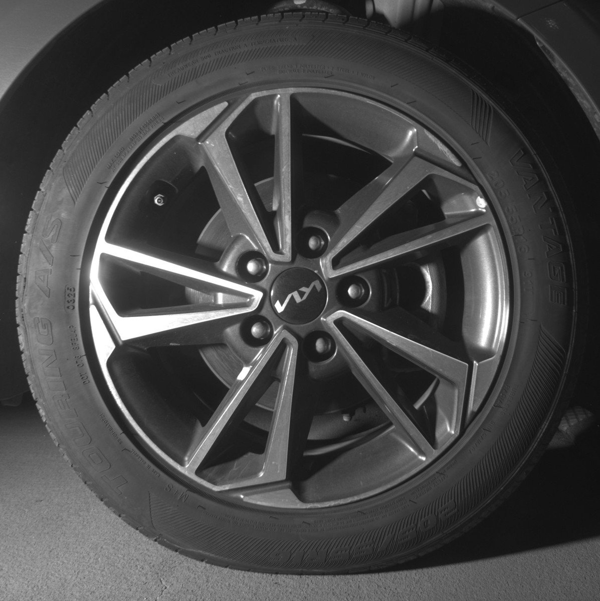 Used 2024 Kia Forte LXS FWD image 13