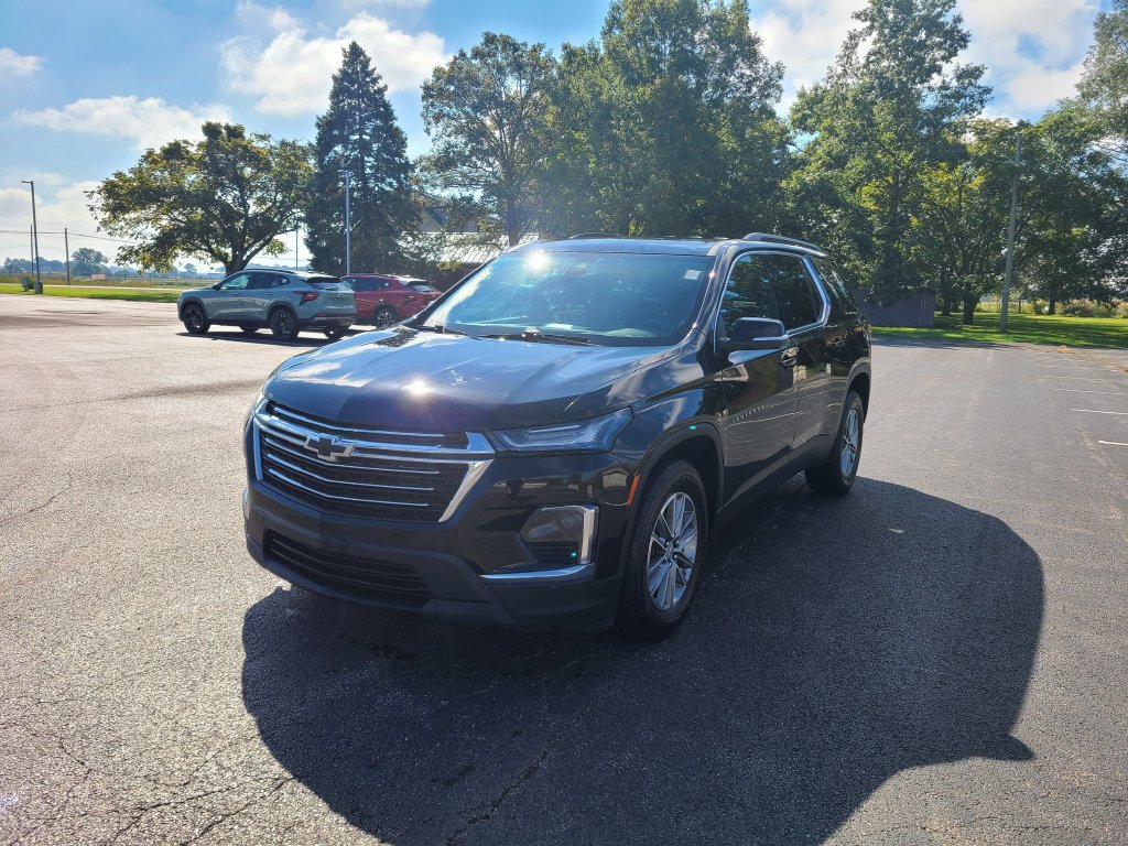 Used 2023 Chevrolet Traverse LT w/ LPO, Cargo Package AWD/4WD image 3