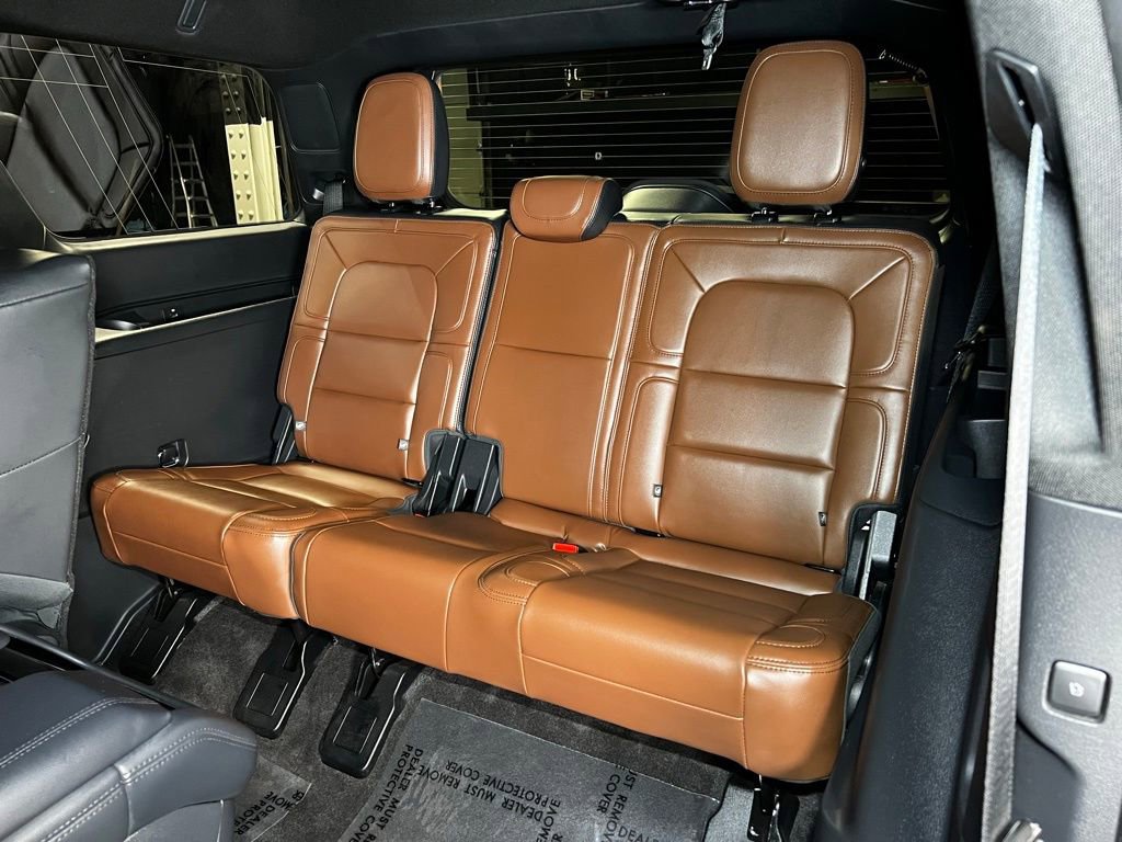 Used 2023 Lincoln Navigator Reserve AWD/4WD image 16