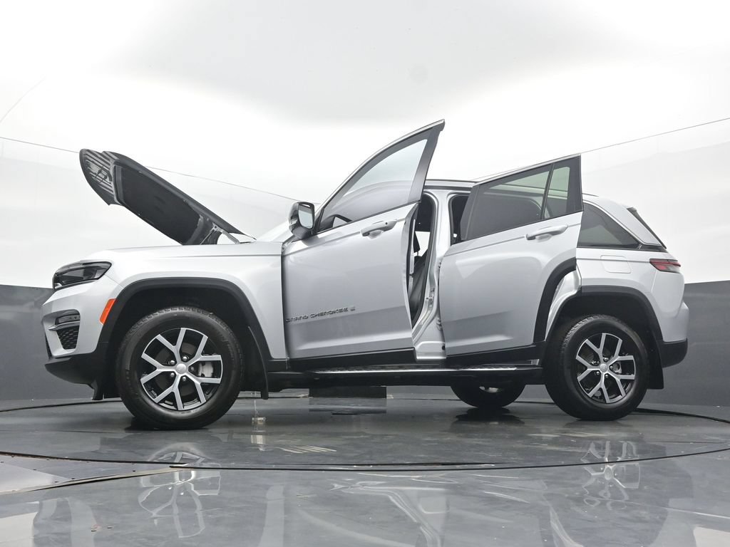 Used 2024 Jeep Grand Cherokee Limited AWD/4WD image 60