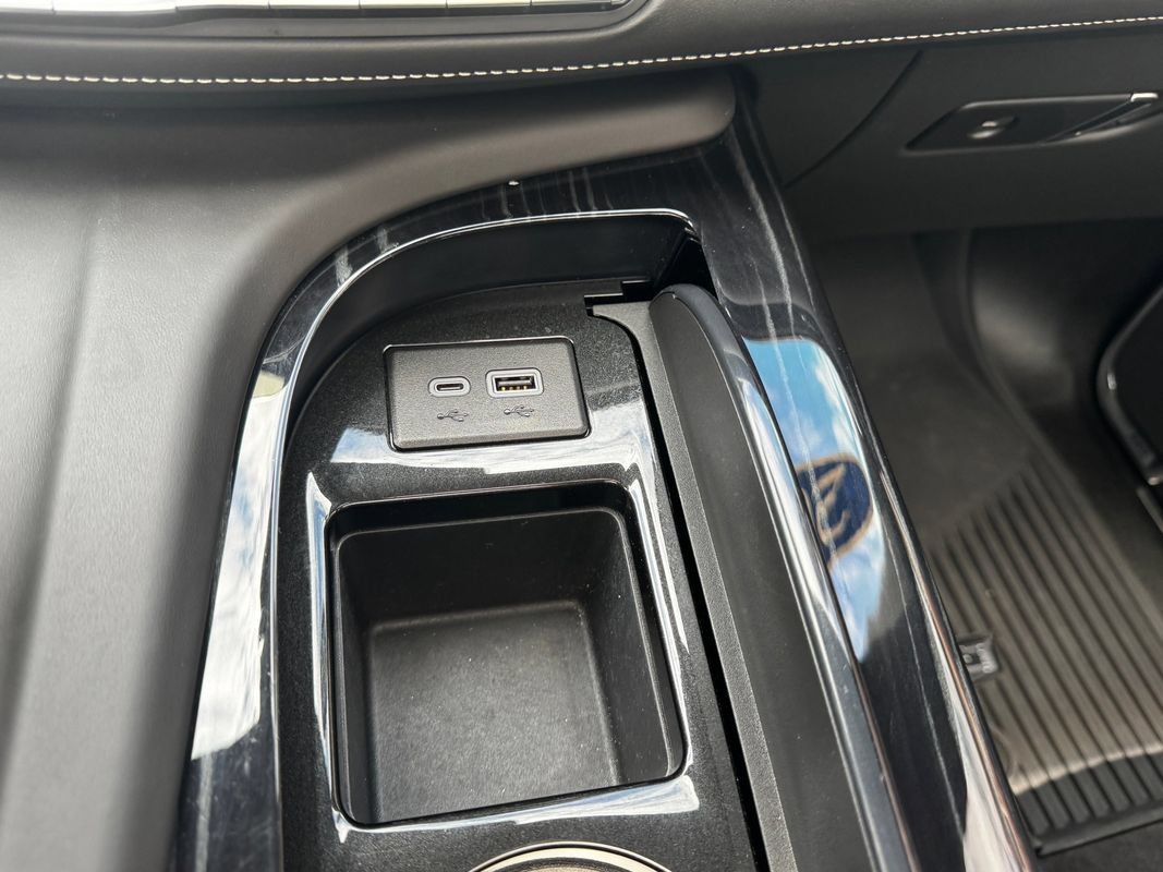 Used 2024 Cadillac Escalade V w/ LPO, ONYX Package AWD/4WD image 24
