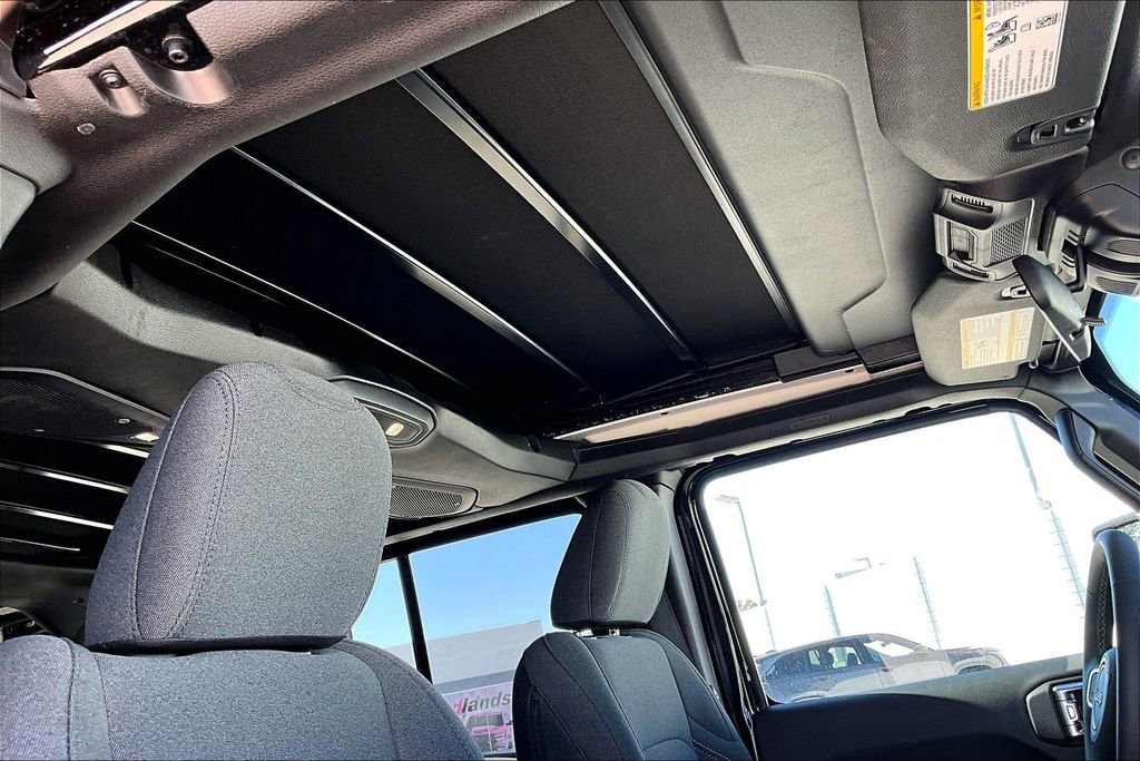 Certified 2025 Jeep Wrangler Unlimited Sahara w/ Safety Group AWD/4WD image 14