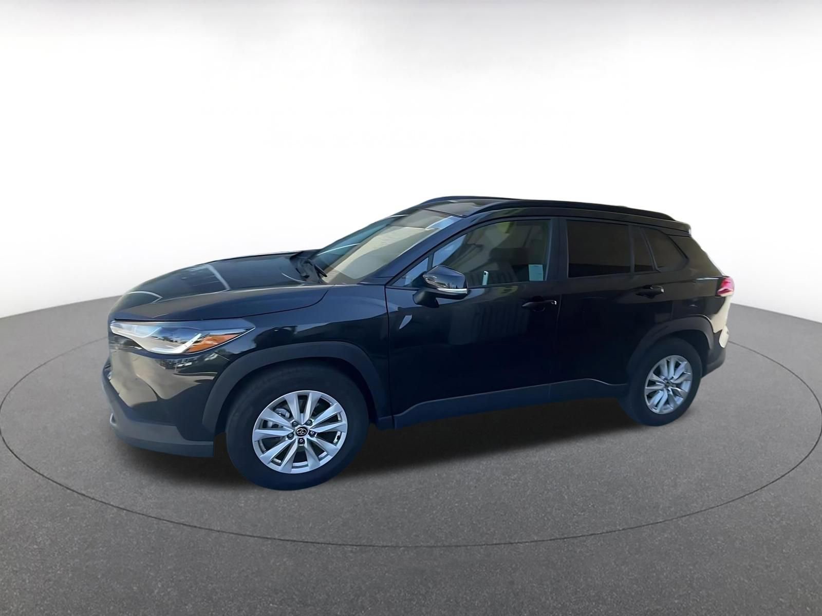 Used 2025 Toyota Corolla Cross LE image 8