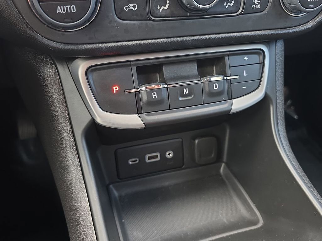 Used 2023 GMC Terrain SLE w/ Driver Convenience Package image 16