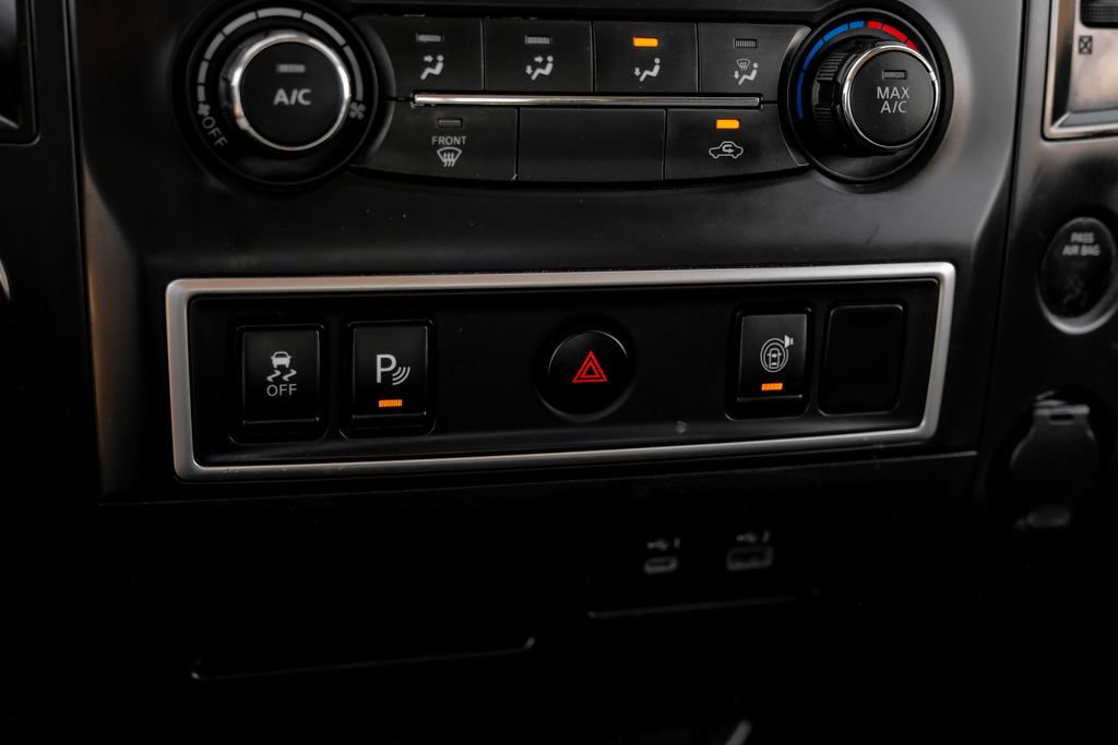 Used 2021 Nissan Titan S image 26