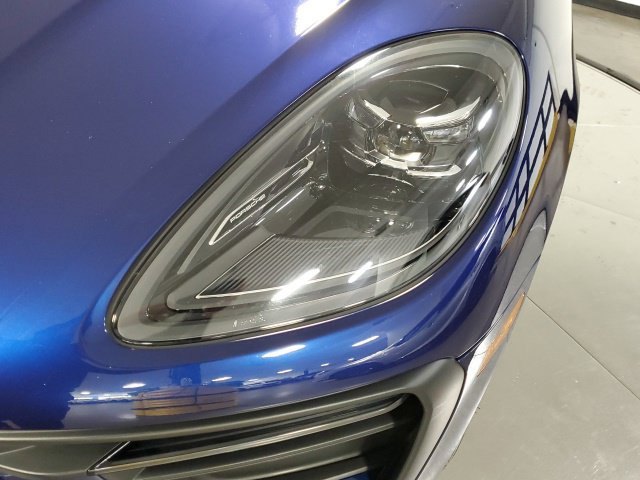 Used 2023 Porsche Macan AWD/4WD image 27