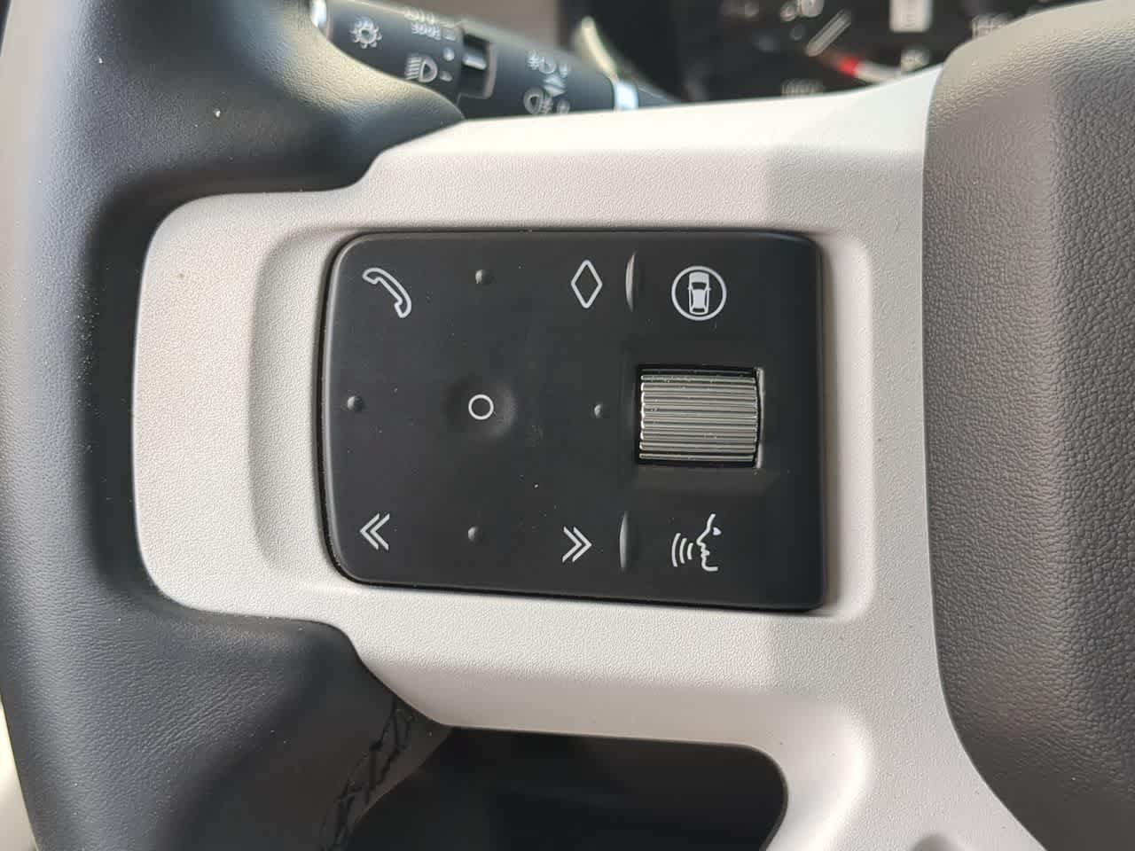 Certified 2025 Land Rover Defender 110 X-Dynamic SE AWD/4WD image 26