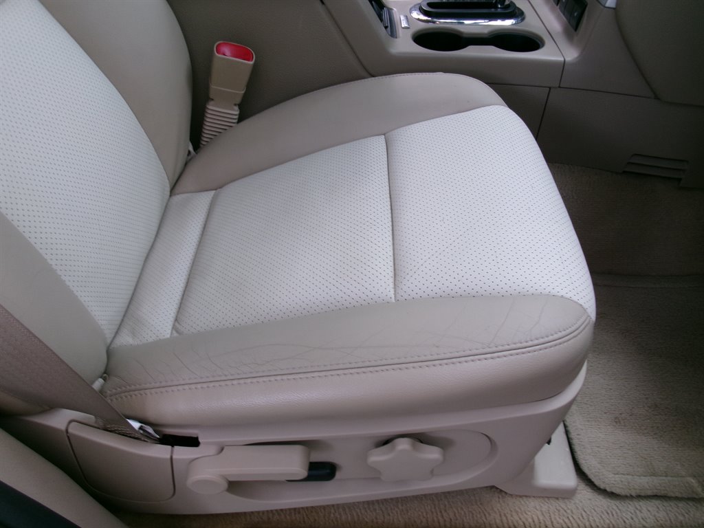 Used 2010 Mercury Mountaineer AWD image 23