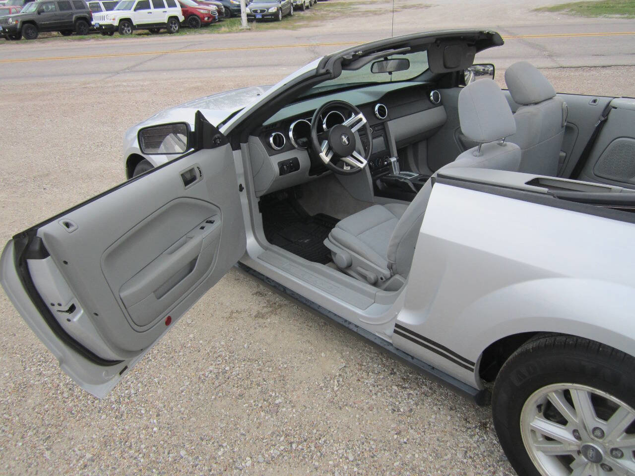 Used 2006 Ford Mustang Convertible image 14