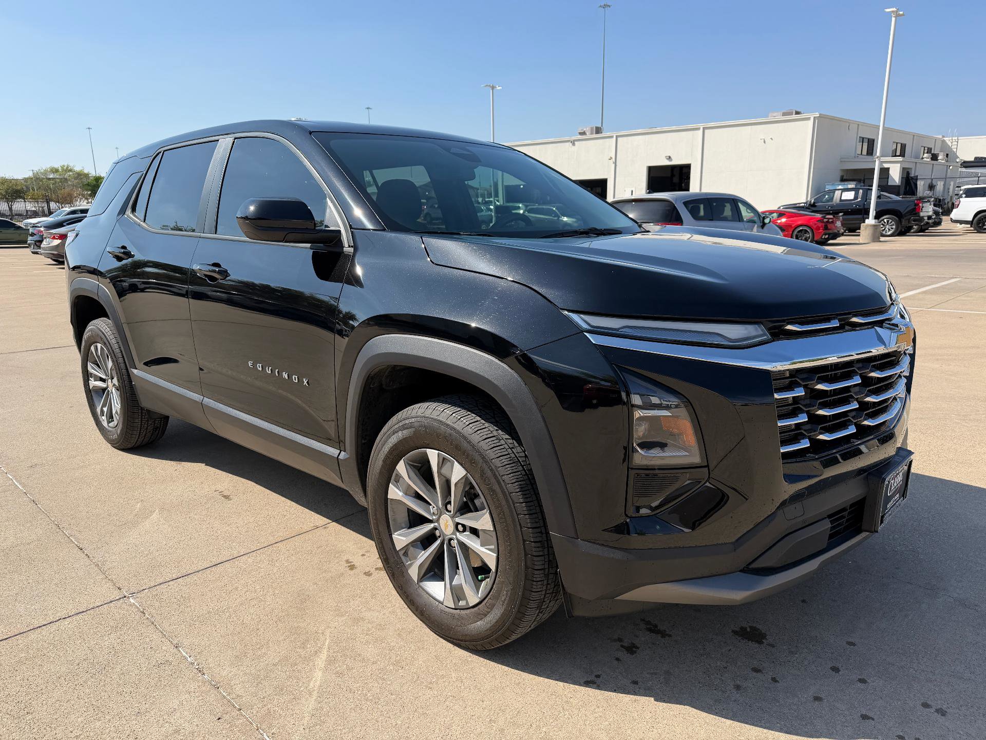 Used 2025 Chevrolet Equinox LT image 2