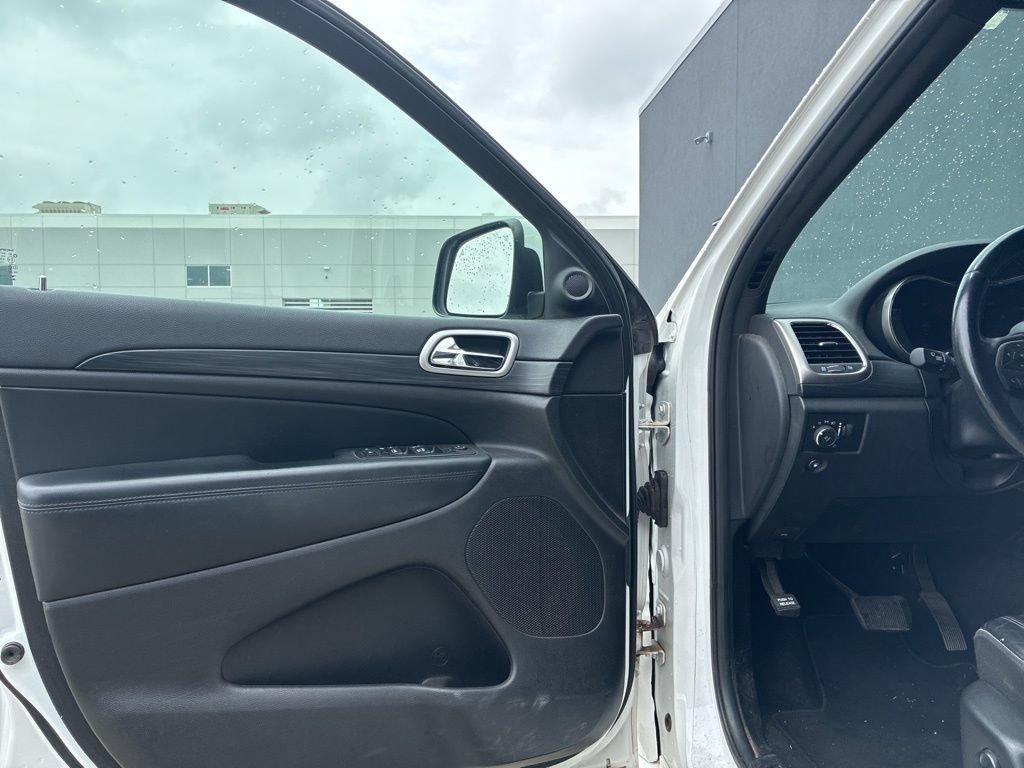 Used 2020 Jeep Grand Cherokee Altitude AWD/4WD image 14