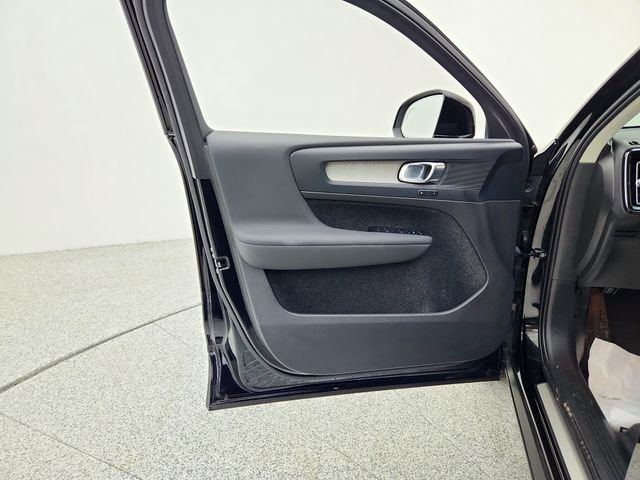 Certified 2023 Volvo XC40 B5 Plus w/ Protection Package Premier image 25