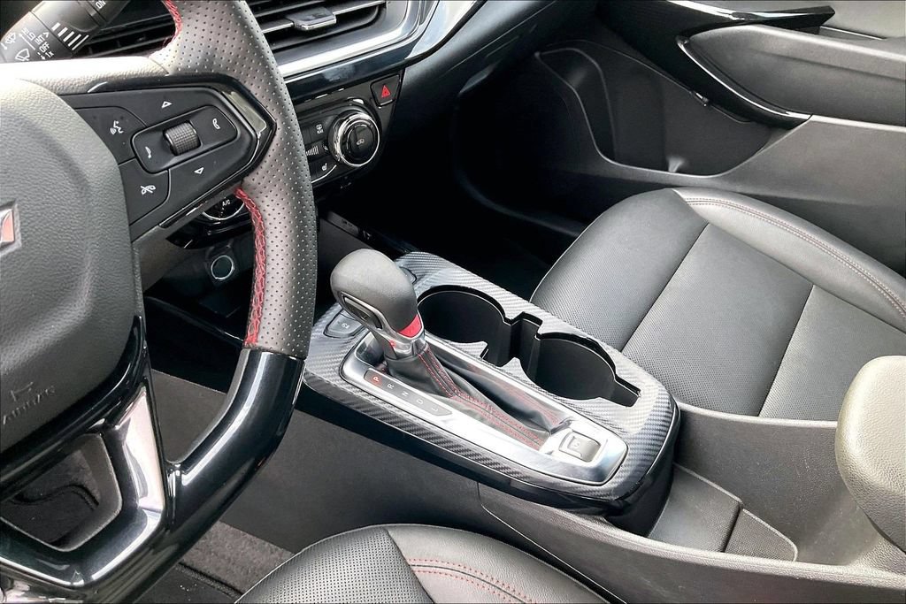 Used 2025 Chevrolet Trax RS FWD image 15