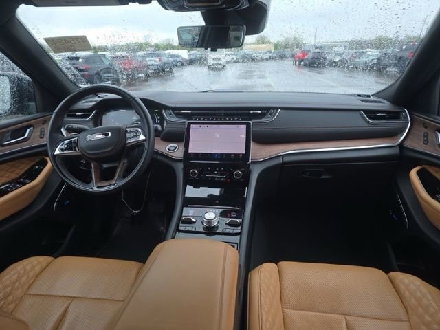 Used 2022 Jeep Grand Cherokee Summit w/ Advanced Protech Group IV AWD/4WD image 13