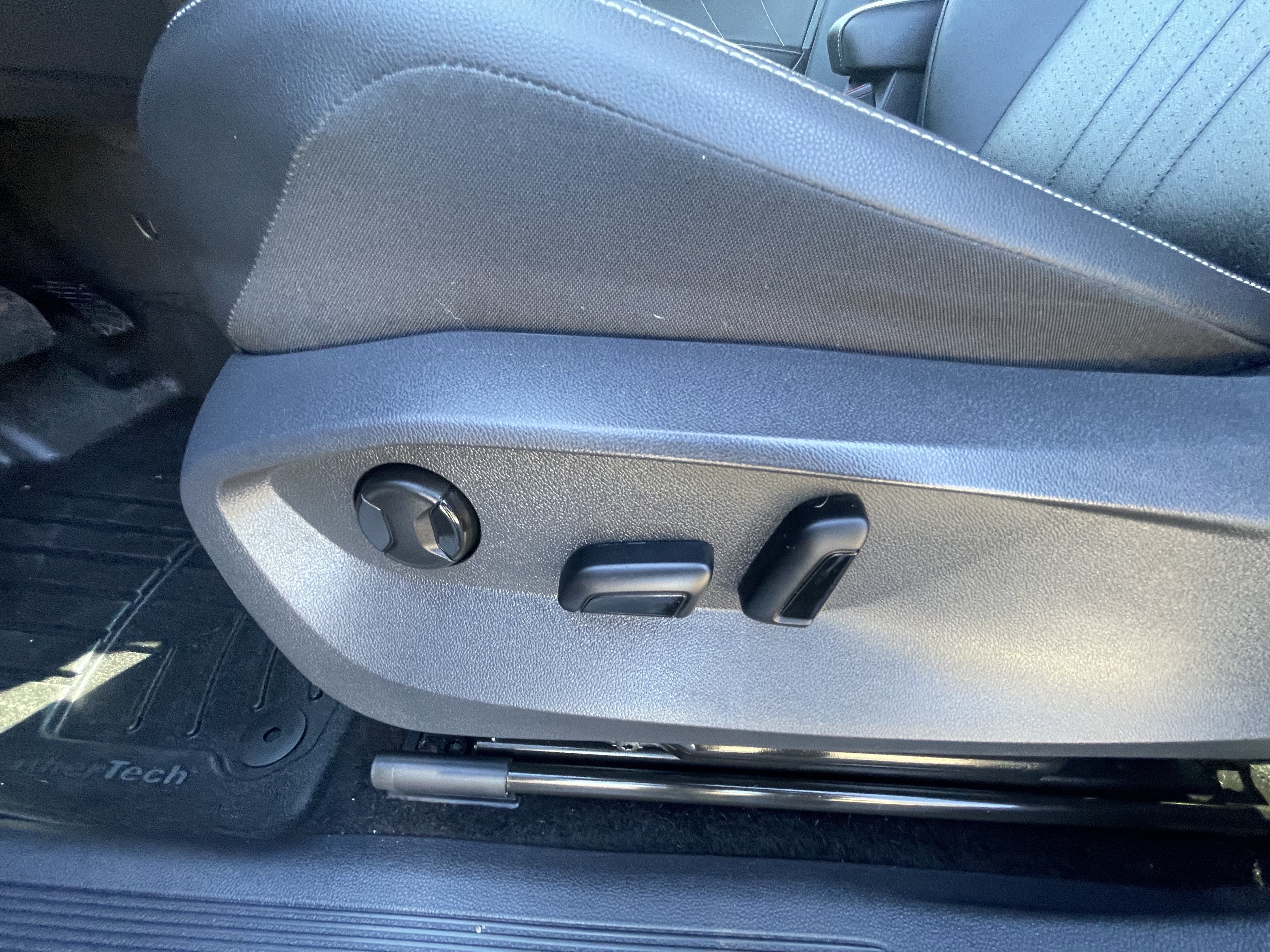 Used 2023 Volkswagen Tiguan SE FWD image 24