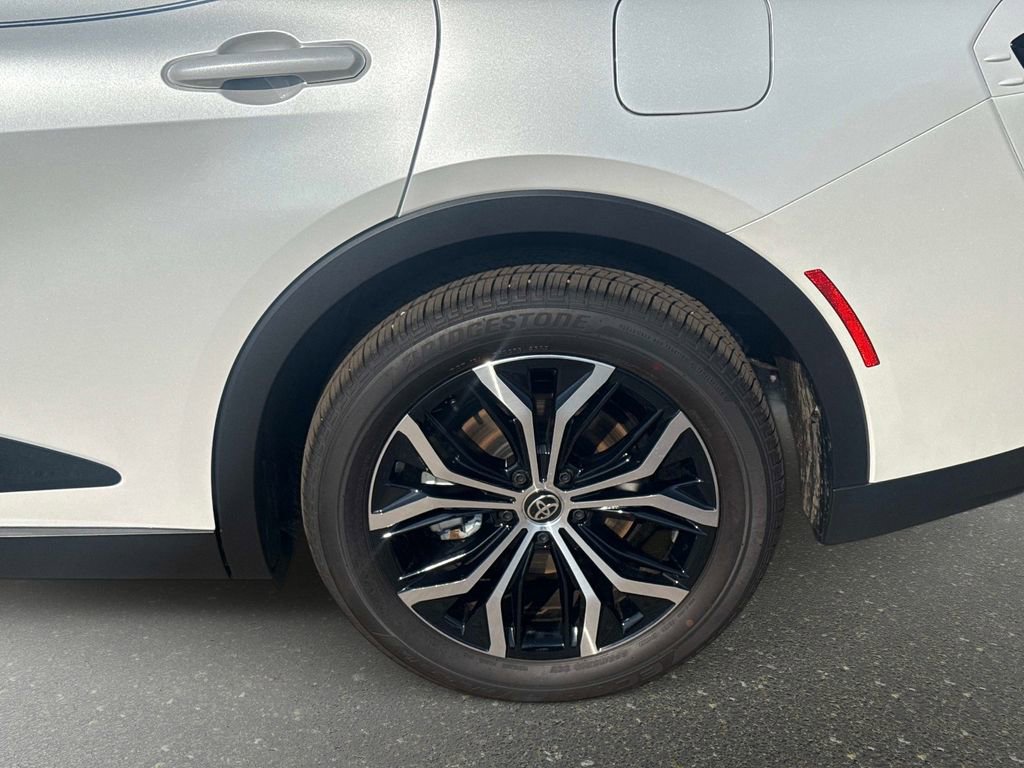 Used 2026 Toyota Crown XLE image 10