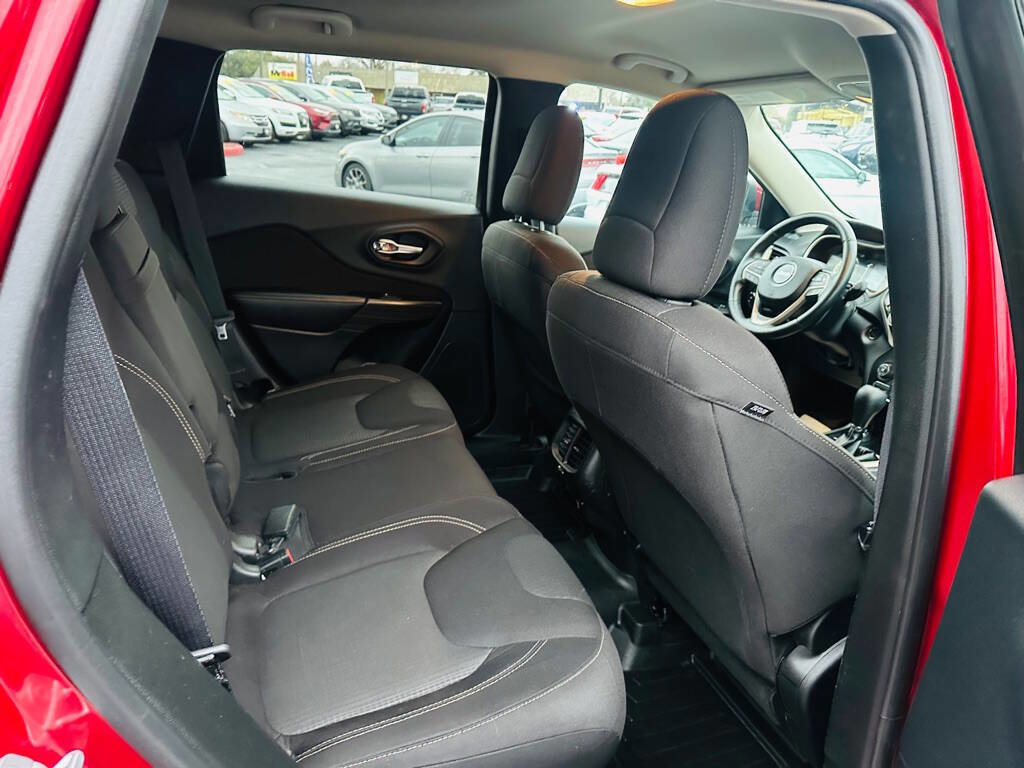 Used 2016 Jeep Cherokee Latitude w/ Cold Weather Group image 16
