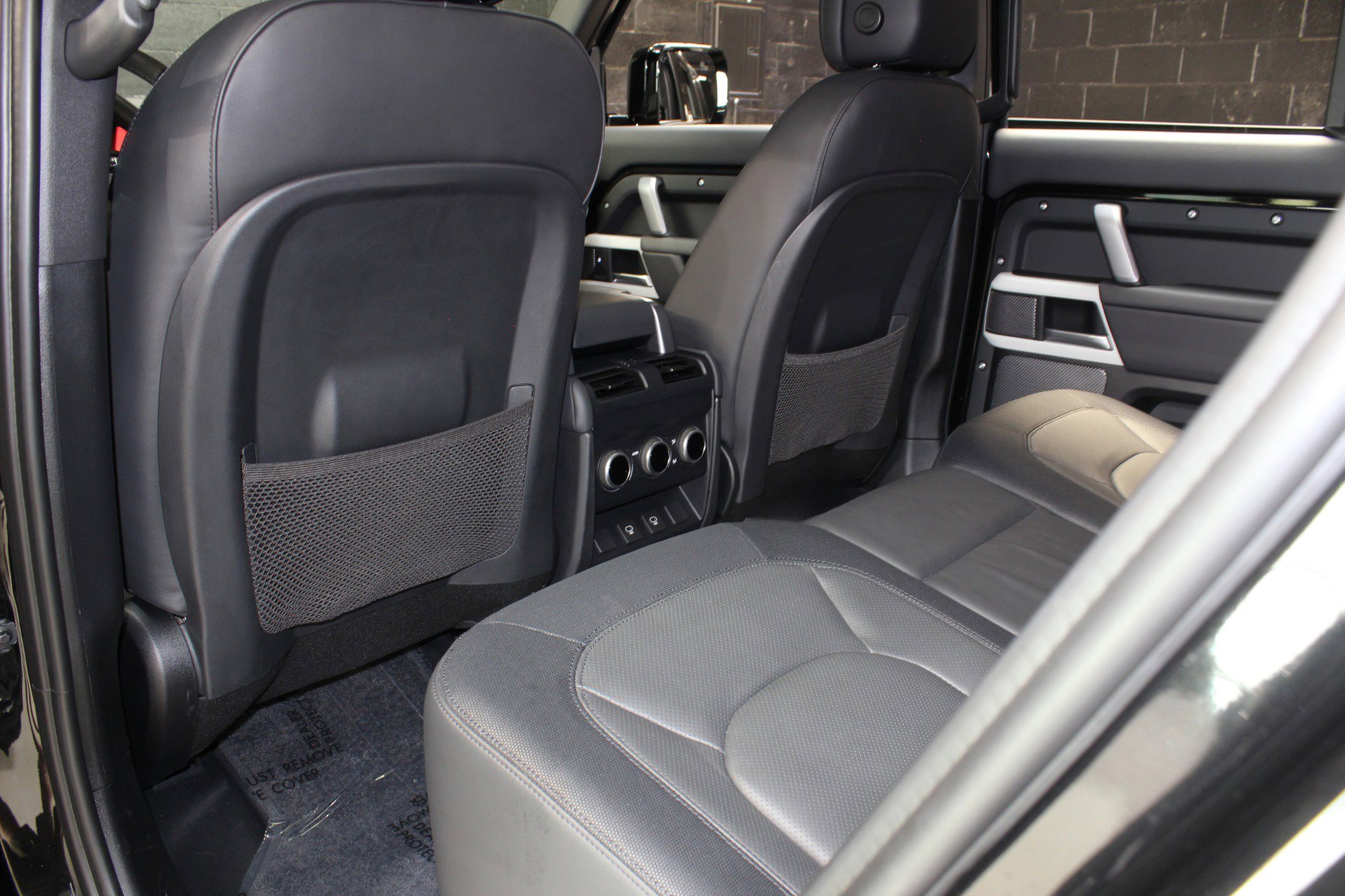 Used 2024 Land Rover Defender 110 X-Dynamic SE AWD/4WD image 42