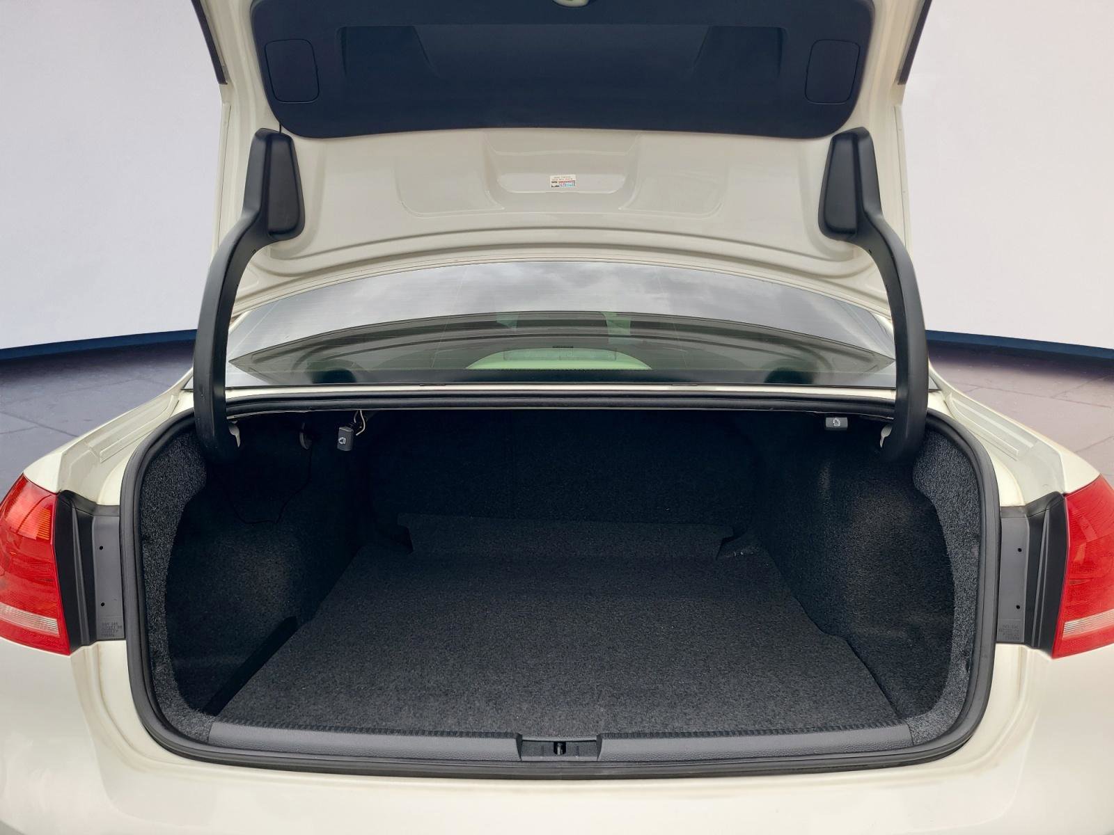 Used 2013 Volkswagen Passat 2.5 S image 19