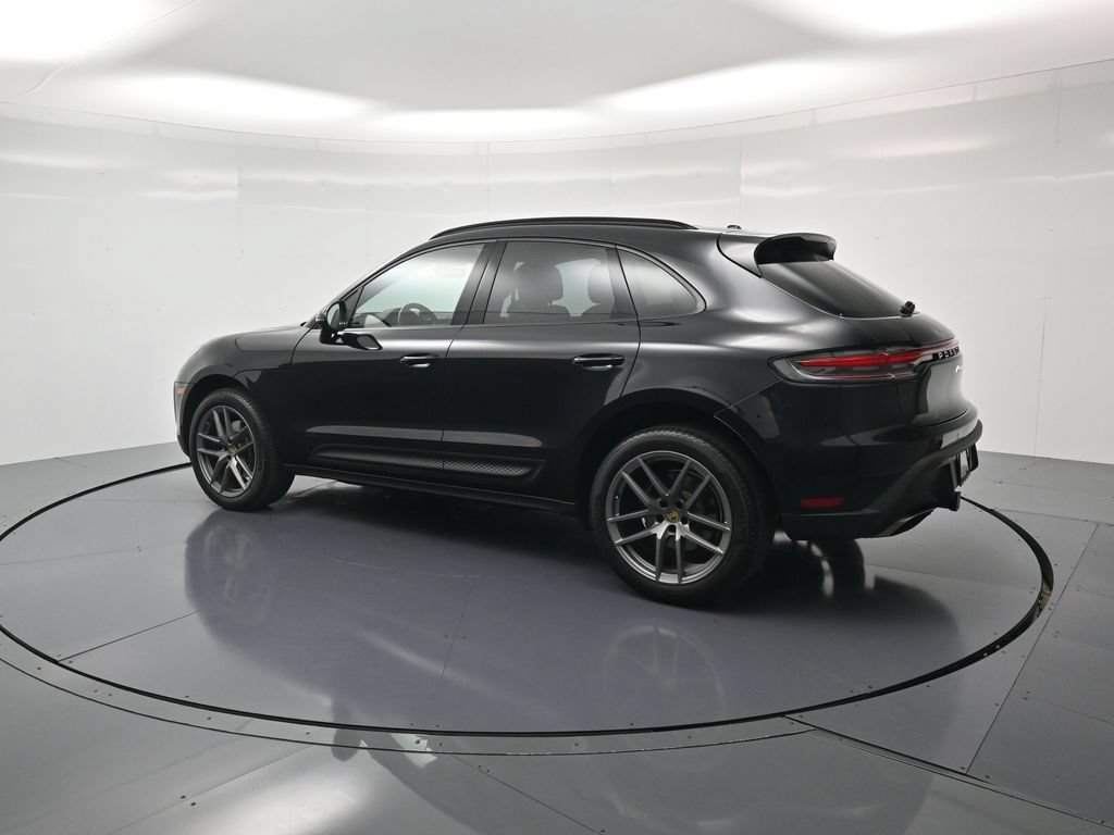 Certified 2025 Porsche Macan AWD/4WD image 3