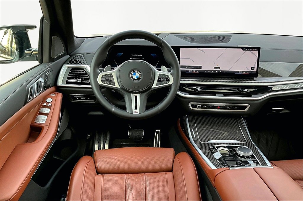 Used 2025 BMW X7 M60i w/ Climate Comfort Package image 5