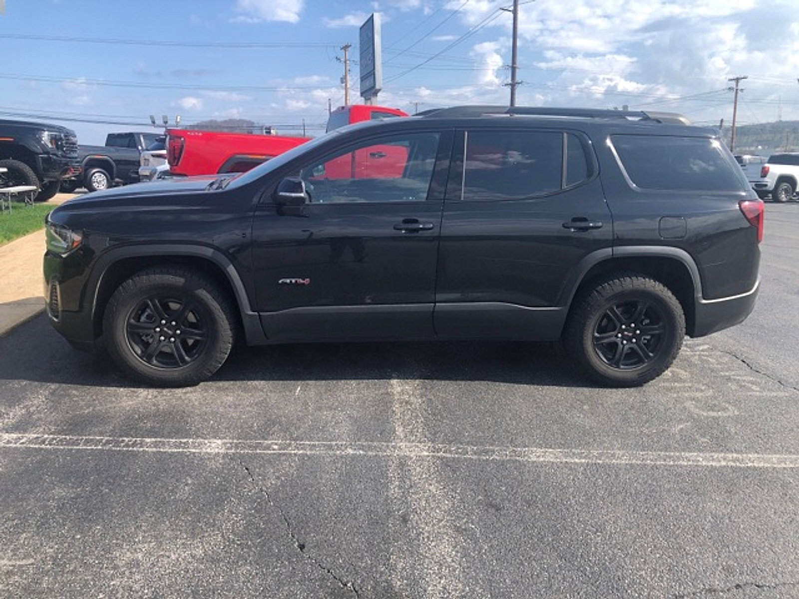 Used 2023 GMC Acadia AT4 w/ Technology Package image 5
