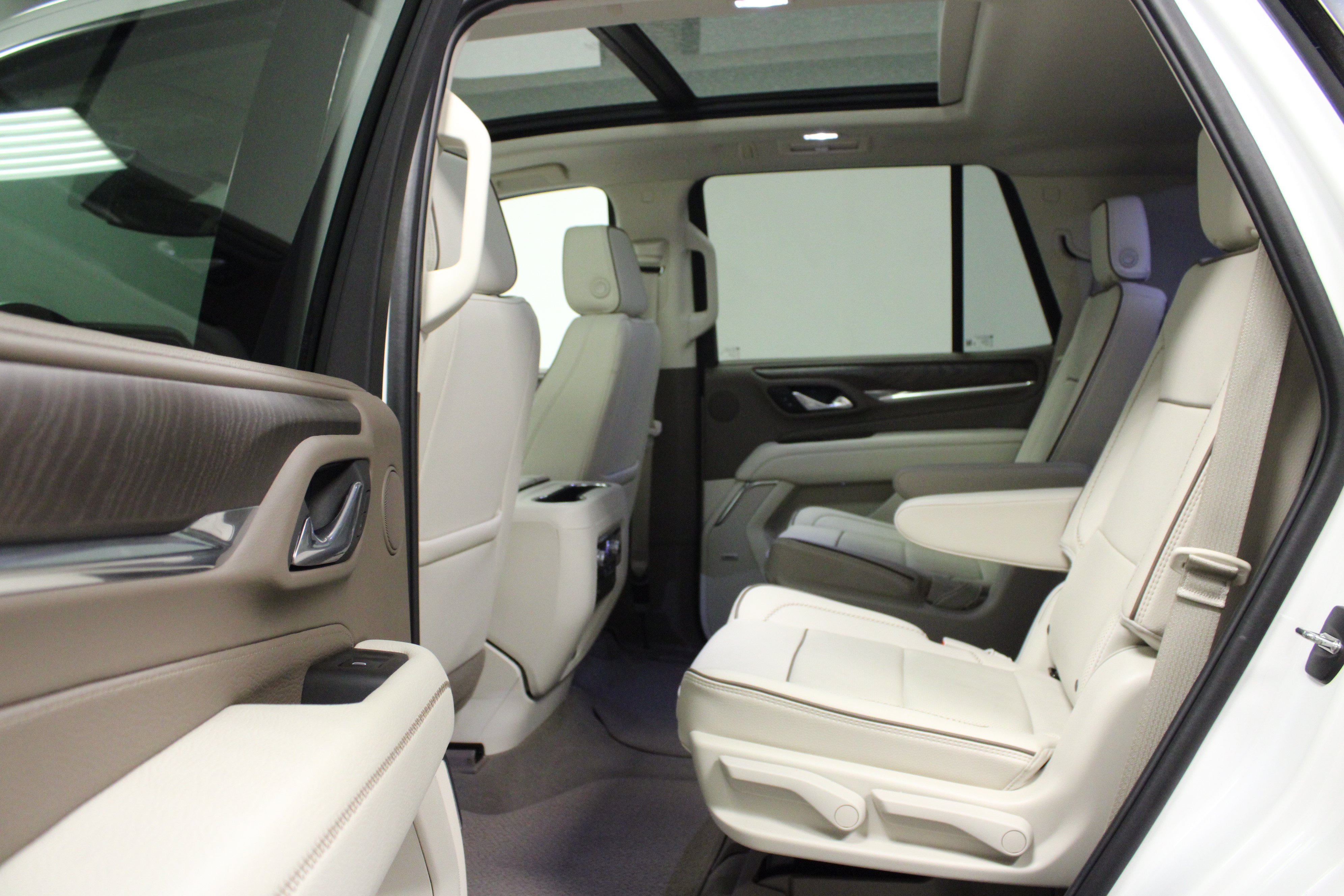 Used 2024 GMC Yukon Denali AWD/4WD image 13