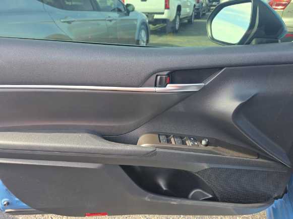 Used 2024 Toyota Camry SE FWD image 9