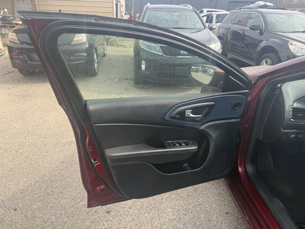 Used 2015 Chrysler 200 S w/ Comfort Group image 7