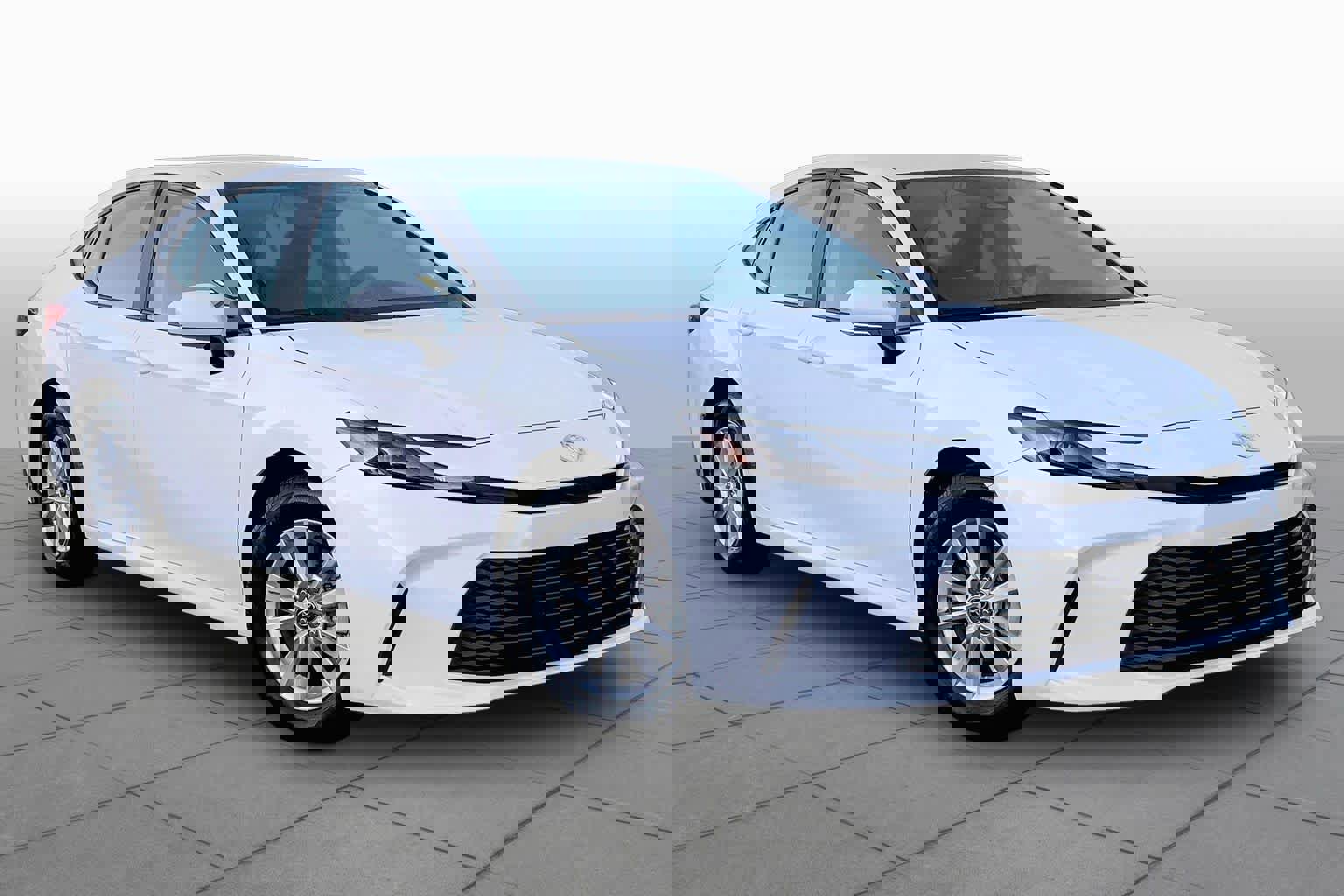 Used 2025 Toyota Camry LE image 3