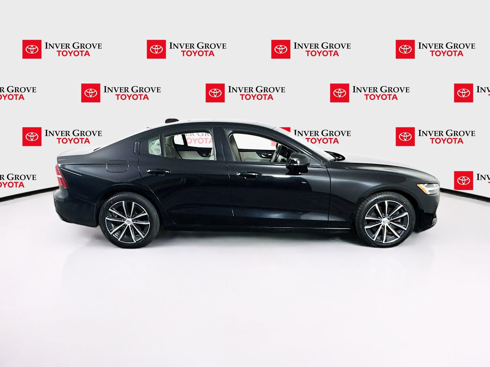 Used 2021 Volvo S60 T5 Momentum AWD/4WD image 4