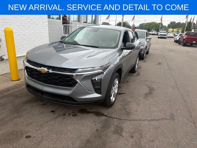 Certified 2024 Chevrolet Trax LS FWD image 2